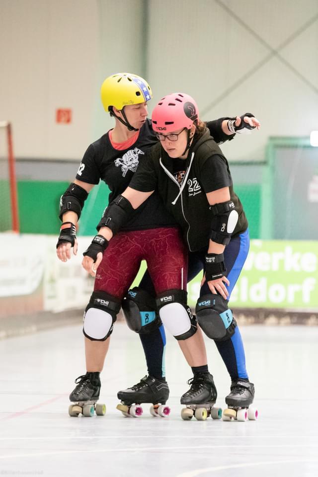 Rollerderby Training im Kontakt Rollerderby Training im Kontakt